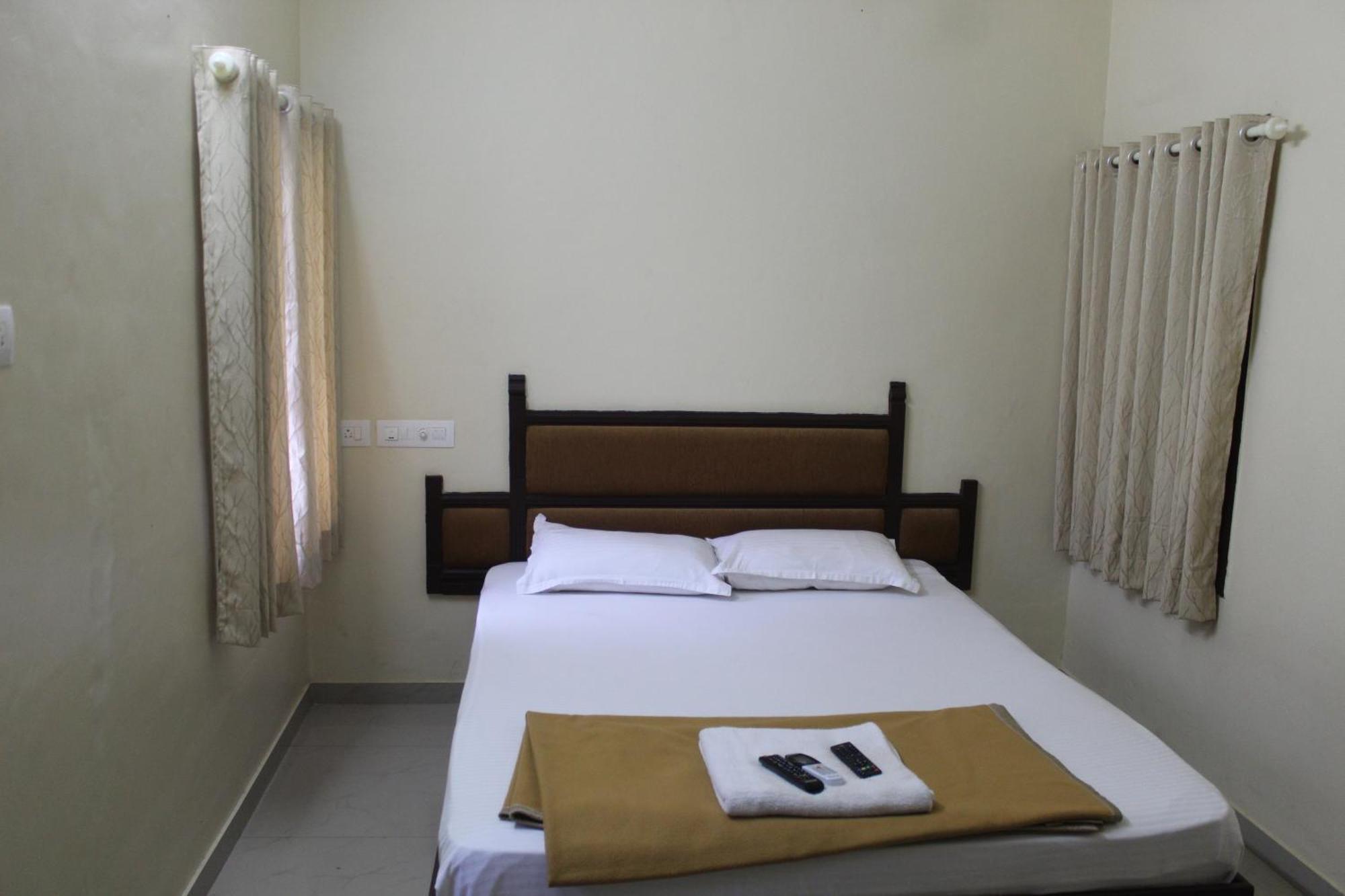Anna Hotel Thiruvananthapuram Екстериор снимка