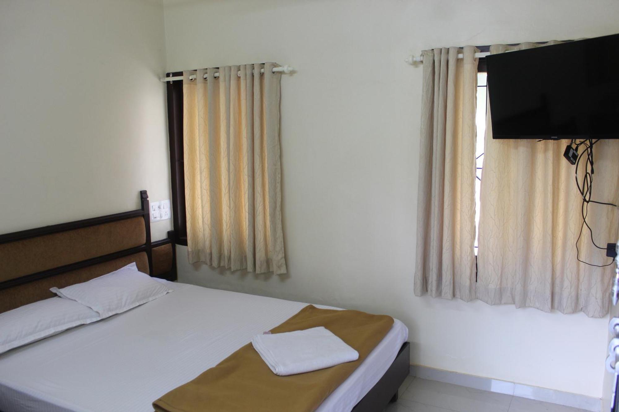 Anna Hotel Thiruvananthapuram Екстериор снимка
