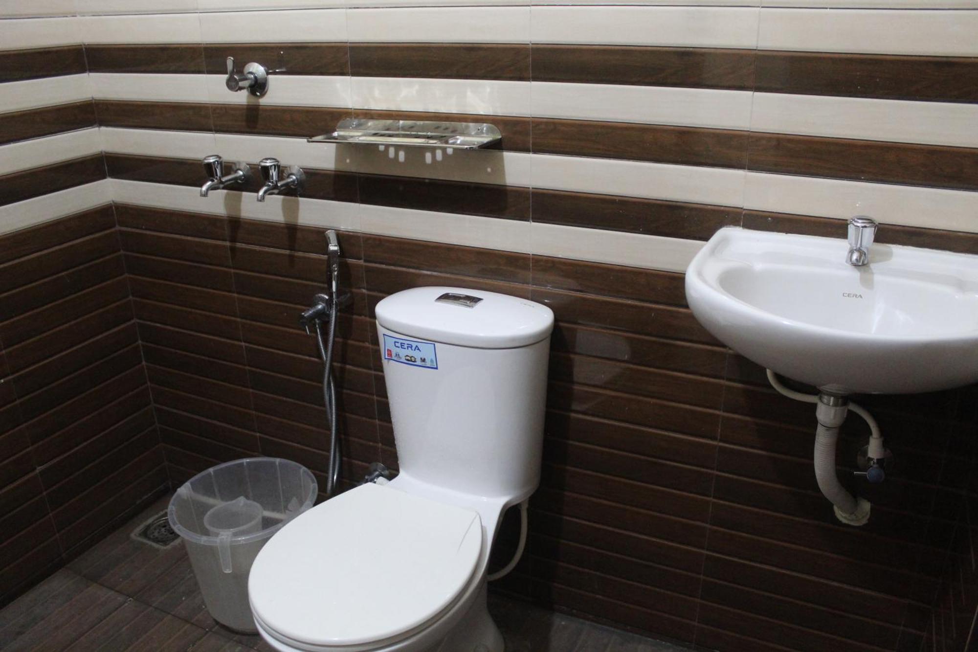 Anna Hotel Thiruvananthapuram Екстериор снимка