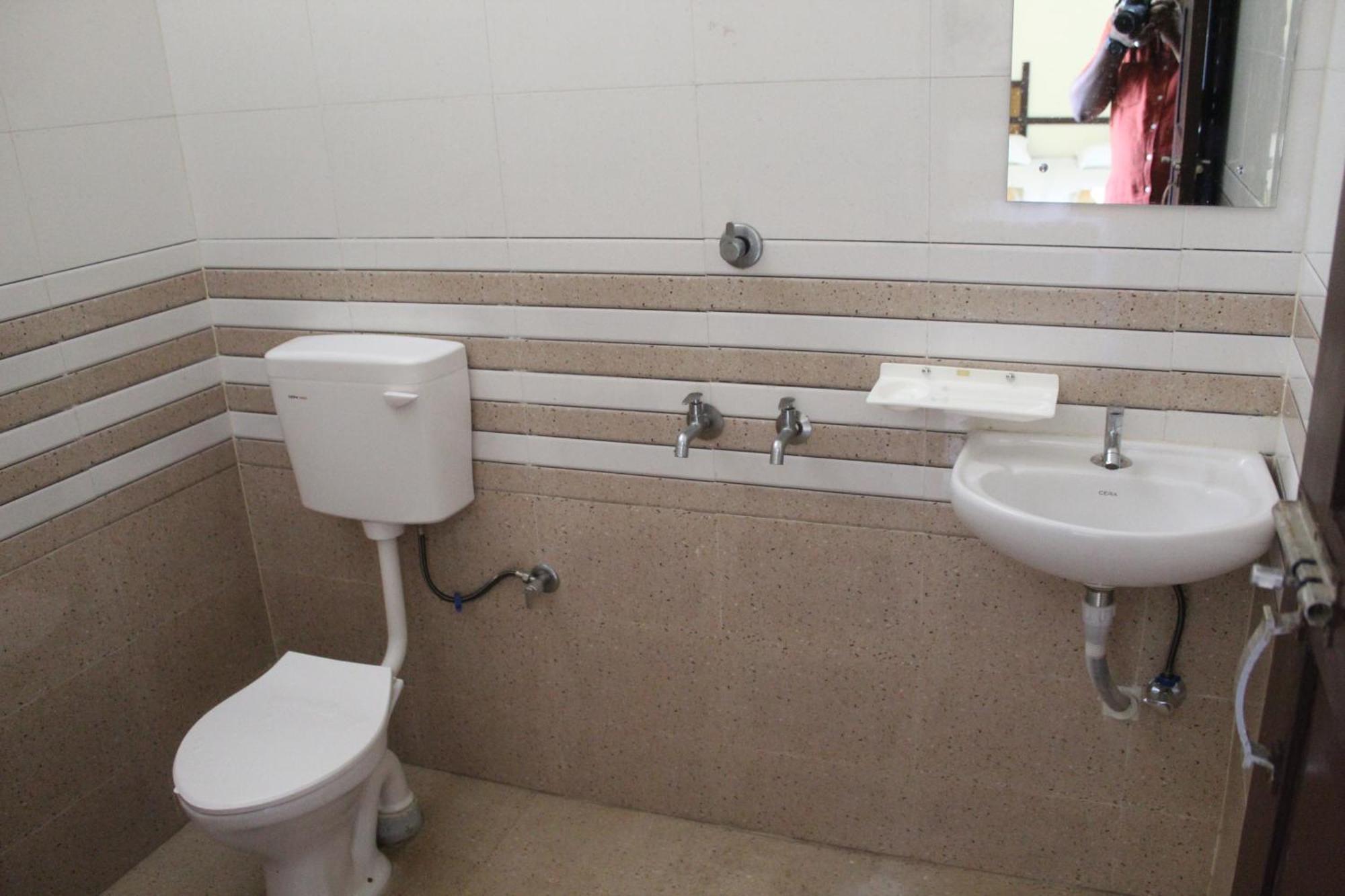 Anna Hotel Thiruvananthapuram Екстериор снимка