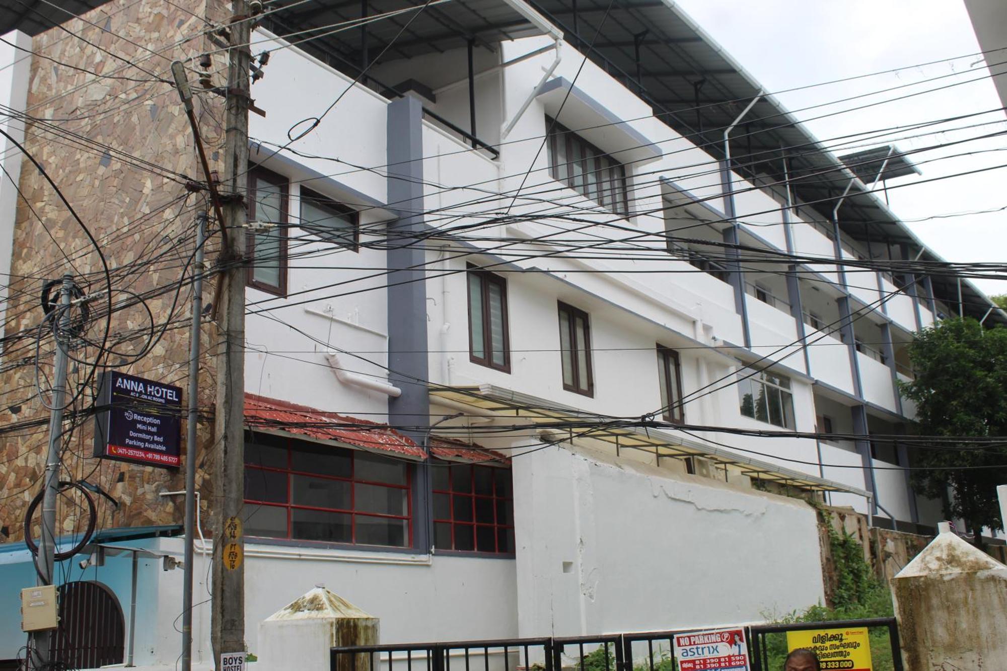 Anna Hotel Thiruvananthapuram Екстериор снимка