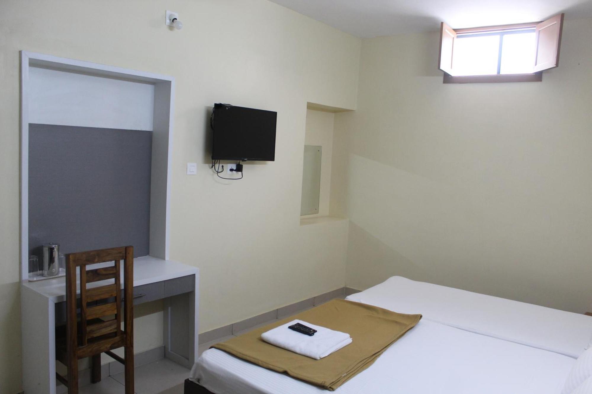 Anna Hotel Thiruvananthapuram Екстериор снимка