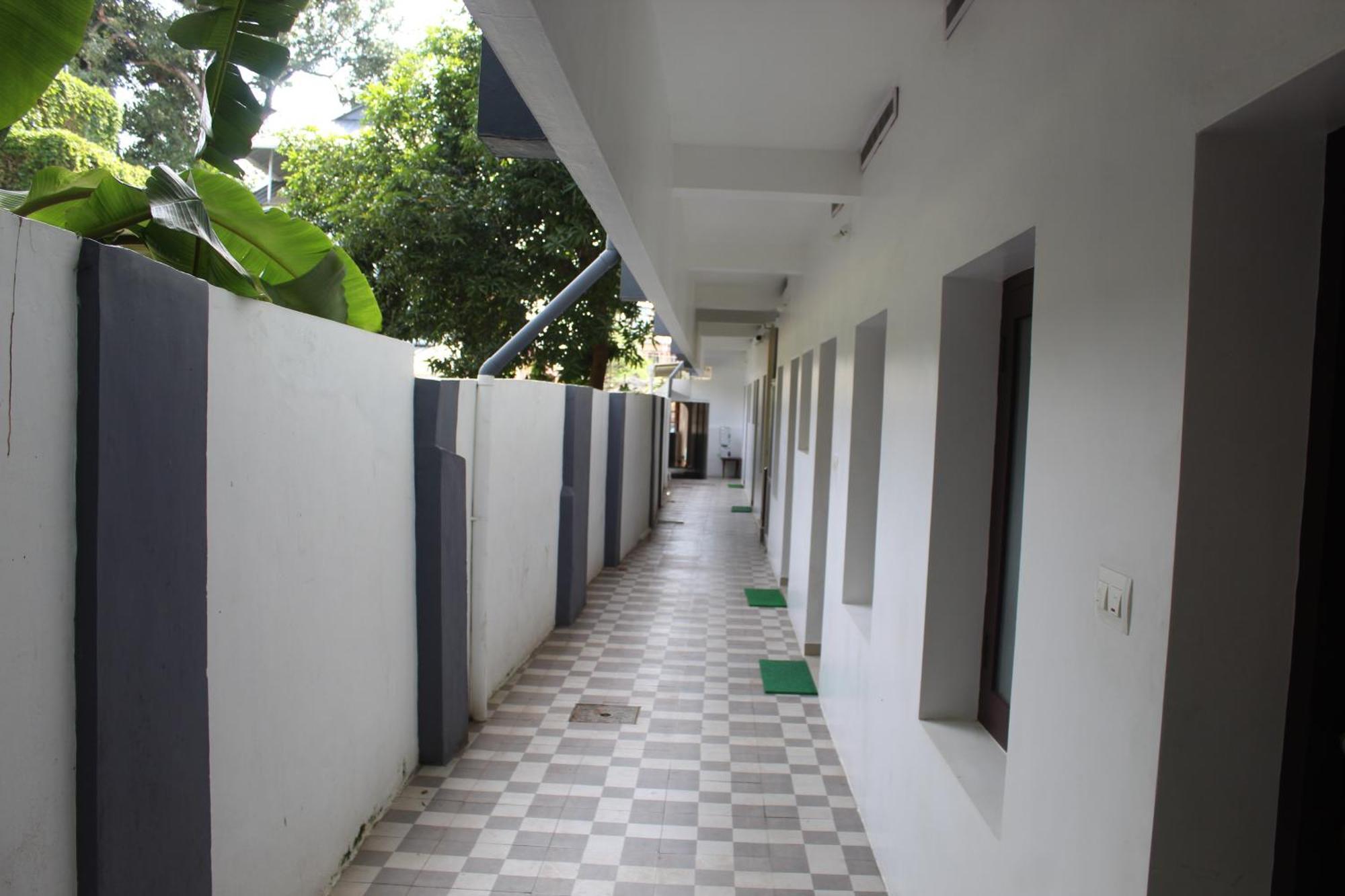 Anna Hotel Thiruvananthapuram Екстериор снимка