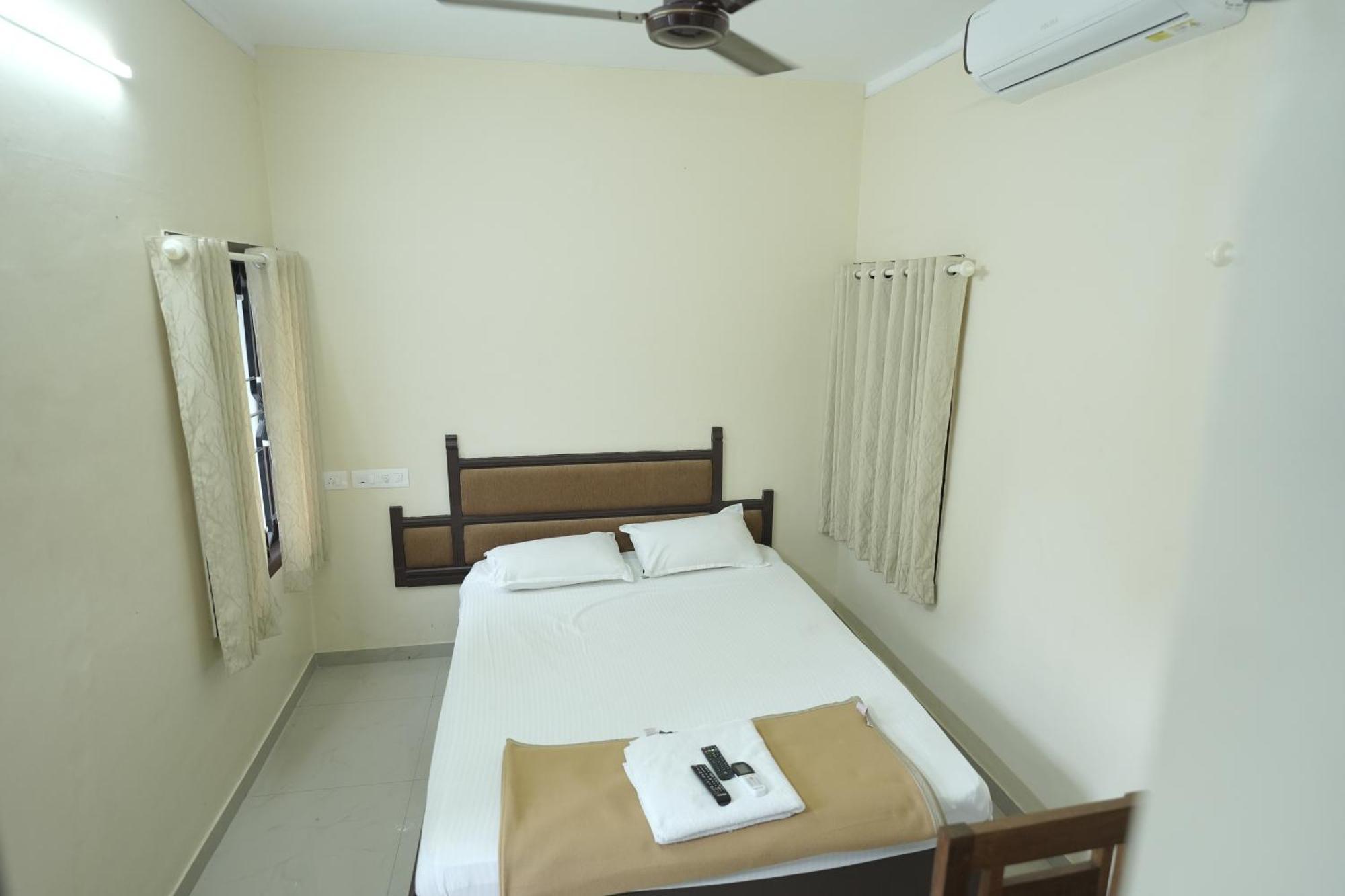 Anna Hotel Thiruvananthapuram Екстериор снимка